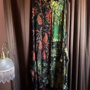 Beautiful longer ladies dress. See pics for full details